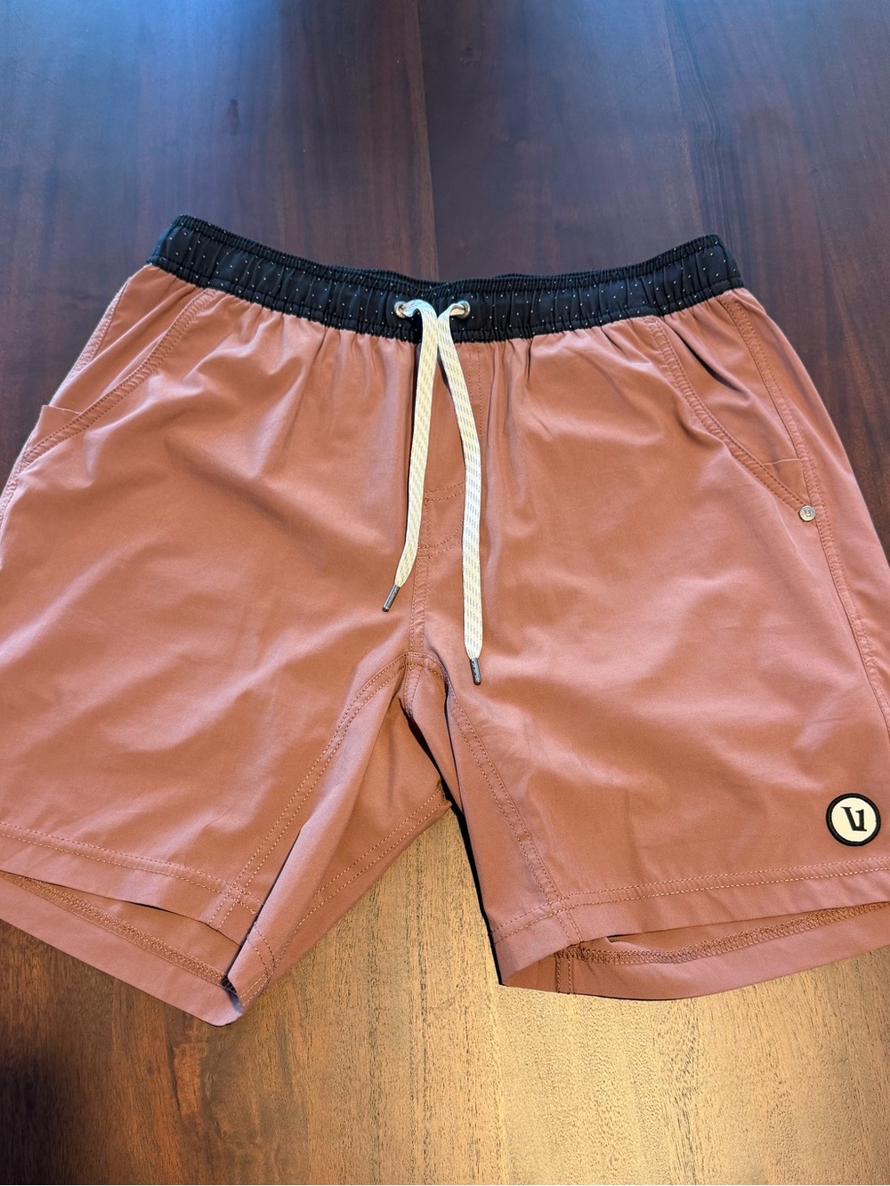 Vuori Kore Short 7” Men’s medium “Terracotta”